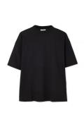 NA-KD Oversized t-skjorte med nedfallende skuldre - Black