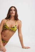 NA-KD Swimwear Trekantet bikinitopp med snøring - Green,Multicolor