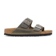 Klassisk to-stropp sandal i oljet khaki nubuck