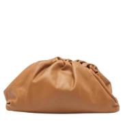 Pre-owned Leather clutches