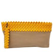 Pre-owned Leather clutches