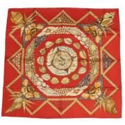 Pre-owned Silk scarves