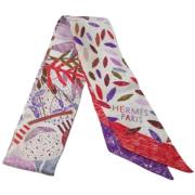 Pre-owned Silk scarves