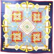 Pre-owned Silk scarves