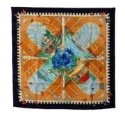 Pre-owned Silk scarves