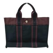 Pre-owned Fabric handbags