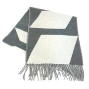 Pre-owned Fabric scarves