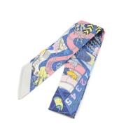 Pre-owned Silk scarves