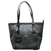 Pre-owned Fabric handbags