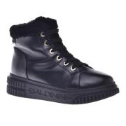 Combat boots in black leather and sheepskin