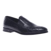 Loafers in black leather