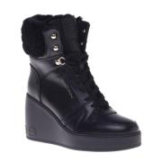 Ankle boots in black leather and sheepskin