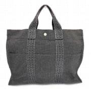 Pre-owned Canvas handbags