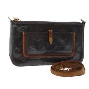 Pre-owned Leather pouches