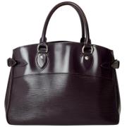 Pre-owned Leather handbags