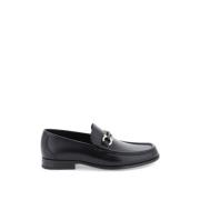 Loafers i grained skinn med Gancini-hardware