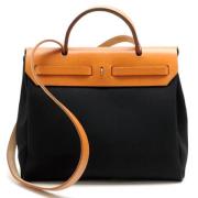 Pre-owned Leather handbags