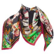 Pre-owned Silk scarves