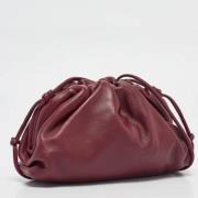 Pre-owned Leather clutches