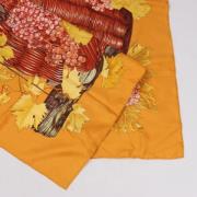 Pre-owned Silk scarves