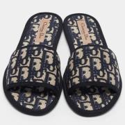 Pre-owned Fabric sandals