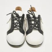 Pre-owned Leather sneakers