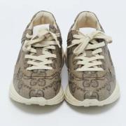 Pre-owned Canvas sneakers