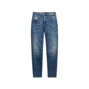 Slim-fit jeans