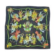 Pre-owned Silk scarves