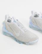 Nike Vapormax Flyknit trainers in white
