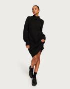 JDY - Svart - Jdynew Justy L/S Cowl Neck Dress Kn