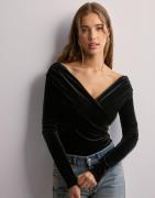 Nelly - Svart - Velvet Wrap Body