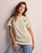 The North Face - Hvit - W S/S Box Nse Relaxed Tee