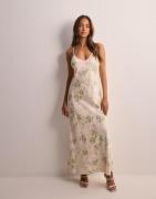 Neo Noir - Beige - Clia Flower Field Dress