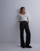 Nelly - Svart - Low Waist Dressed Pants