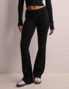 Nelly - Svart - Tight Rib Knit Pants