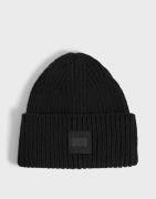 UGG - Svart - W Chunky Rib Beanie