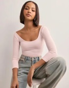 Nelly - Rosa - Deep Scoop Neck Halfsleeve Top