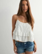Nelly - Hvit - Volume Flounce Top