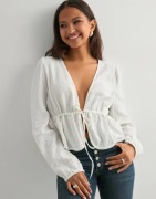 Pieces - Hvit - Pcsastina Ls V-Neck Top Wvn Bc