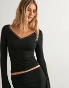 Nelly - Svart - Lace Detail V Neck Top