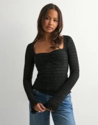 Nelly - Svart - Romantic Structure Sheer Top