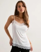 Nelly - Hvit - Lace Asymmetric Singlet
