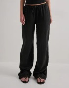 Nelly - Svart - Easy Breeze Pants