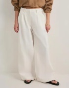 Nelly - Hvit - Relaxed Strap Pants
