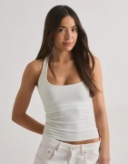 Nelly - Hvit - Built In Bra Halterneck Top