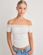 Nelly - Hvit - Crochet Shoulder Top